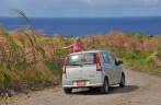 O nosso pequeno Daihatsu atravessando área rural da ilha de St. Kitts - Caribe